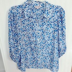 Cute floral 3/4 puffy sleeve top.